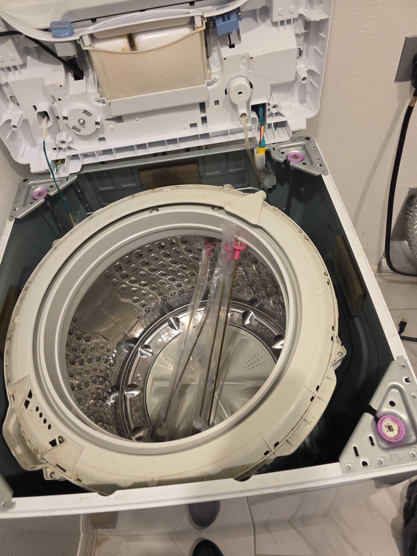 Samsung washer drum and suspension rod inspection during UE error repair by AMB Works