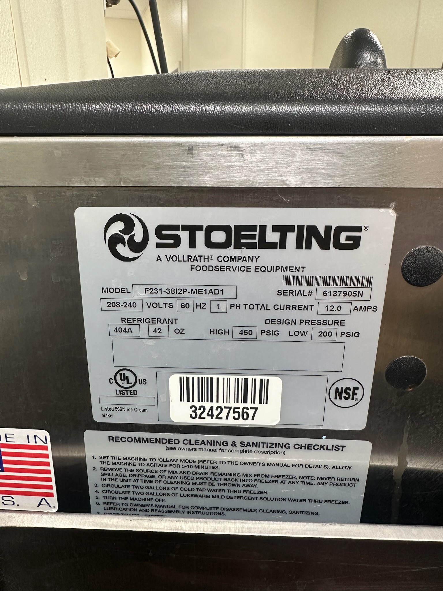 Stoelting F231 frozen yogurt machine data plate showing model number and refrigerant specifications